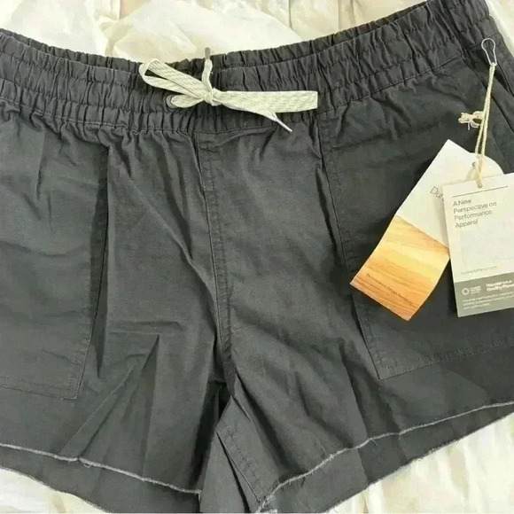 NWT Vuori
Vintage Ripstop
Shorts - Women's Sz L $68 - Picture 5 of 6